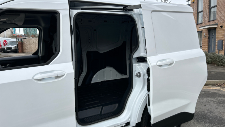 Ford Transit Courier E-Transit Courier 100kW 43kWh Limited Van Auto